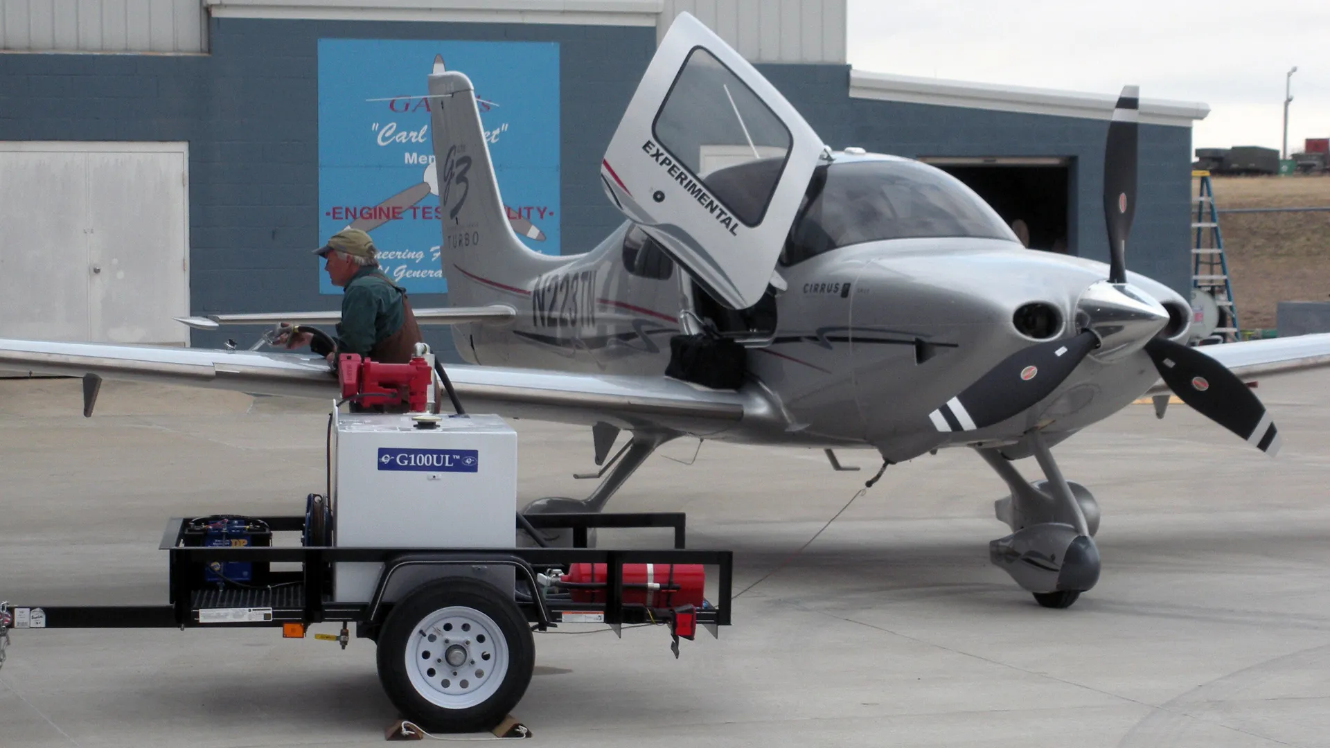 A Cirrus SR22 aircraft being refueled with G100UL unleaded avgas.  The picture is dated January 2010
